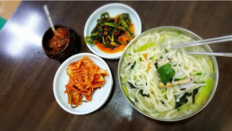 오즈패밀리 SBS 생방송 투데이 1월11일 맛집 - 인생분식 안중 팥칼국수, 바지락칼국수(옛날손칼국수)