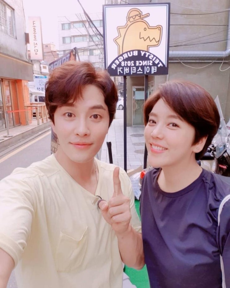  민우혁, 아내 이세미와 다정한 부부 셀카…최근엔 둘째 임신 소식으로 겹경사