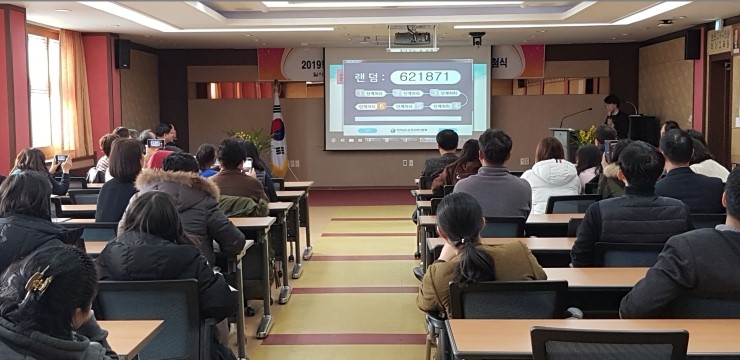  순천교육청,소통과 협력으로 함께 성장하는 순천시중학교 무시험 배정- 배움과 성장이 일어난 교실!! 순천시중학교 무시험 배정 추첨 성료 ..11일 홈페이지와 학교 통해 발표 /순천교육청, 전입직원‘소통’으로 새로운 출발 [전남조은뉴스/조순익 기자]  