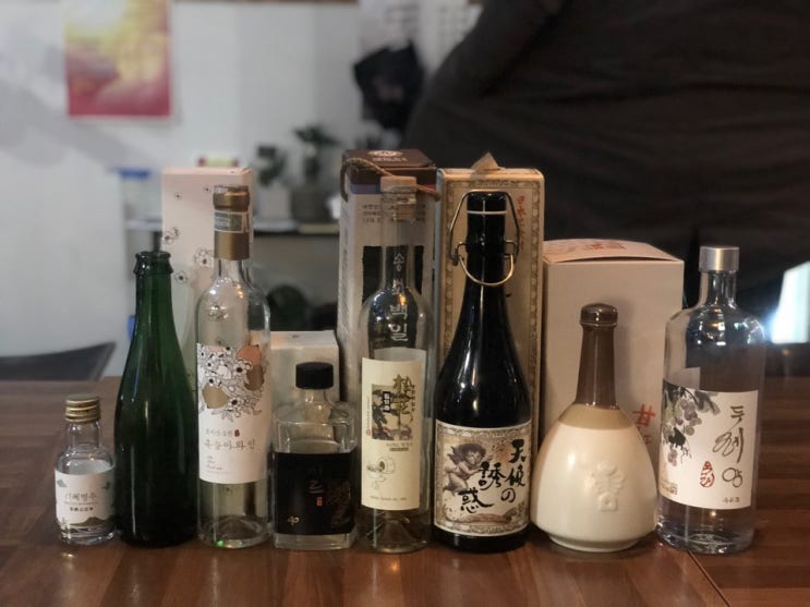  < 증류주 > 송화백일주 / 신례명주 / 감홍로 / 두레앙 / 미르 / 천사의 유혹 / 복숭아 와인