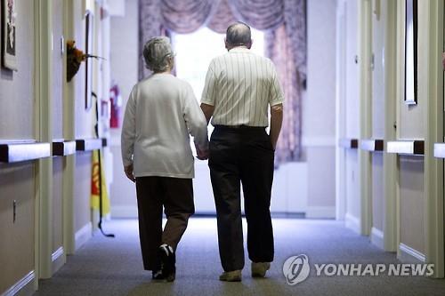 보험업계, ‘치매보험’ 잇달아 출시…차별점 있나? 보험업계, ‘치매보험’ 잇달아 출시…차별점 있나?