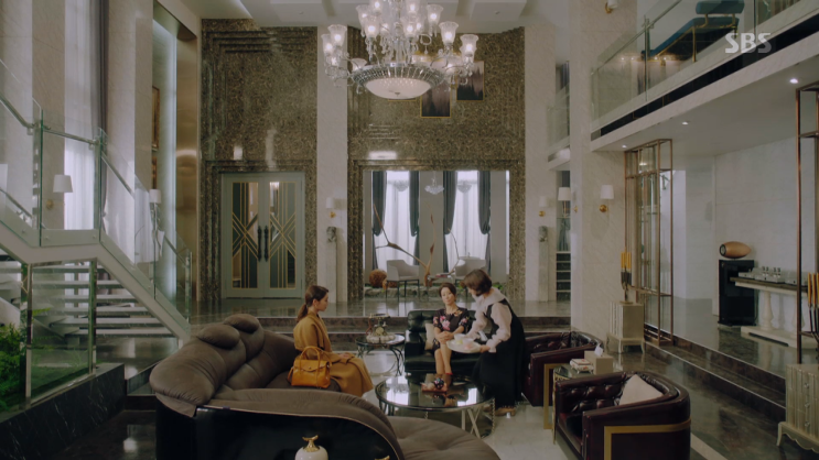  운명과분노 이민정 가방은 0914 래디언스 사첼백!