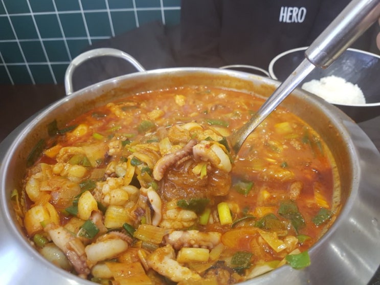  정자동 낙곱새 맛집. 정자역 10분거리 아데나폴리스 사위식당. 낙곱새의 정석이라는데 맛은 좋다.