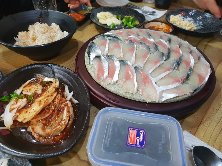 크리스마스 제주도 여행 / 제네시스 G70 / 깡촌 흑돼지 / 고등어회 / 정방폭포 / 디아일랜드 블루 호텔 / 네거리식당 / 갈치조림 / 김만복 김밥 /오는정김밥 / 제주 라이언