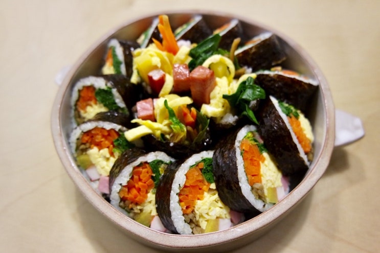  주간밥상 / 야채김밥, 김치만두, 시금치 요리 등