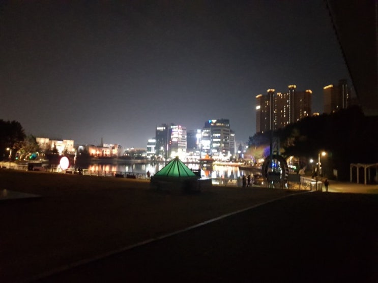  용지호수 야경