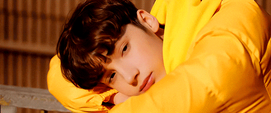 TXT 세번째 멤버 휴닝카이(HUENINGKAI) 모든것:나이,혼혈,국적,과거사진,누나가 걸그룹 멤버