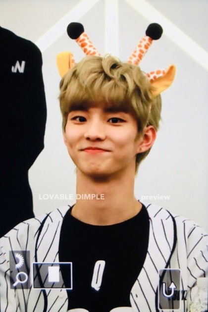 The Boyz Q, qui digère parfaitement les objets signés par les fans : Blog de Naver