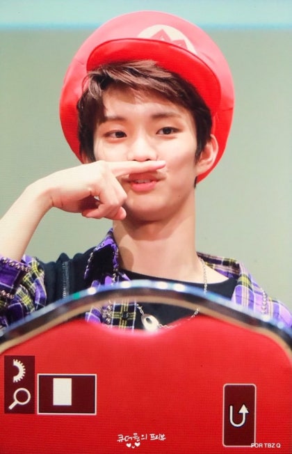 The Boyz Q, qui digère parfaitement les objets signés par les fans : Blog de Naver