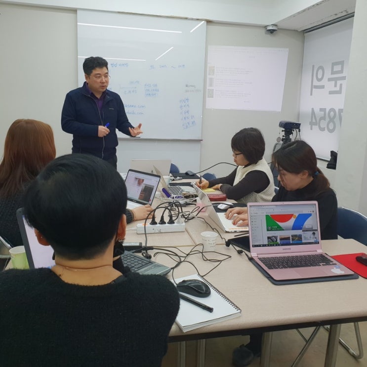 대전역 은행동의 유명한 맛집 돼지마을을 다녀왔습니다. 네일과 왁싱등 멀티샵 꼬랑네일 양미경 원장님이 단골이시네요.