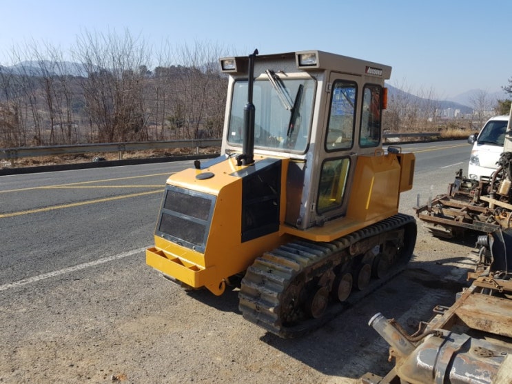  모로오카 mk40 괘도형 트랙터 팝니다.