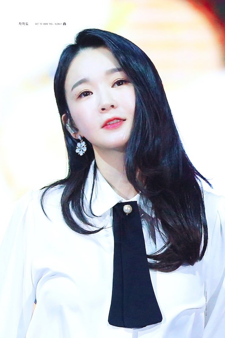 다비치 강민경 행사 러브패리스 블라우스 정보 분석!