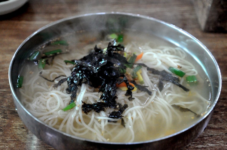  예산국수가 예산8미(味)에 들어있어요