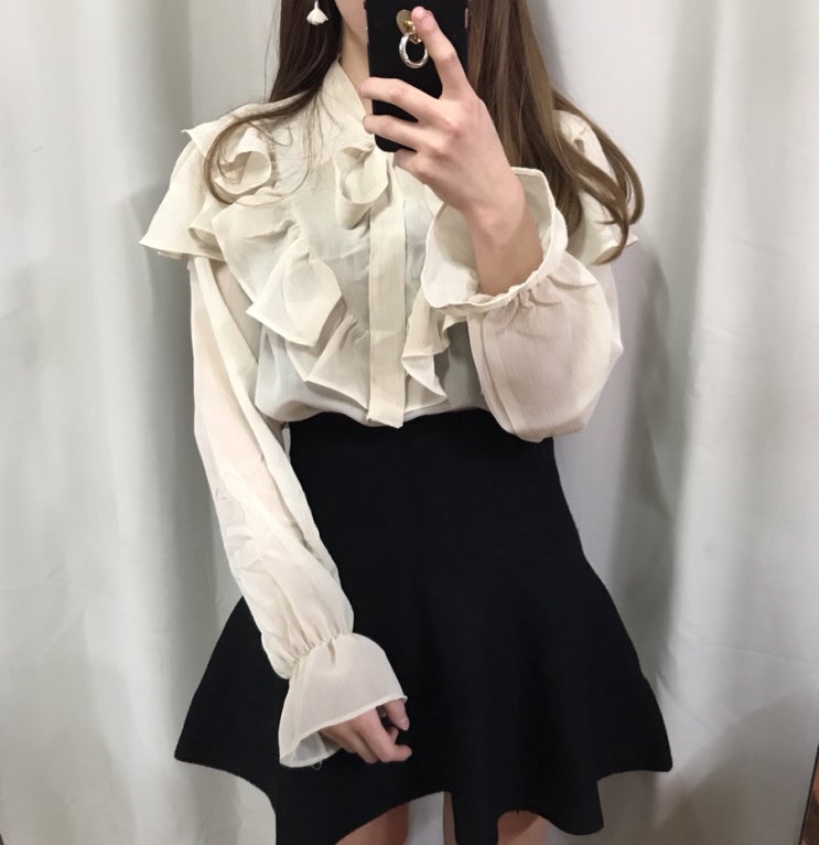  와이비비c 아이유 시스루 리본 프릴 bl
