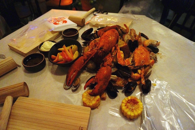  압구정 로데오 맛집 :: 비에프랩 '크랩보울'에서 해산물 파티! 압구정 단체모임으로도 좋아요