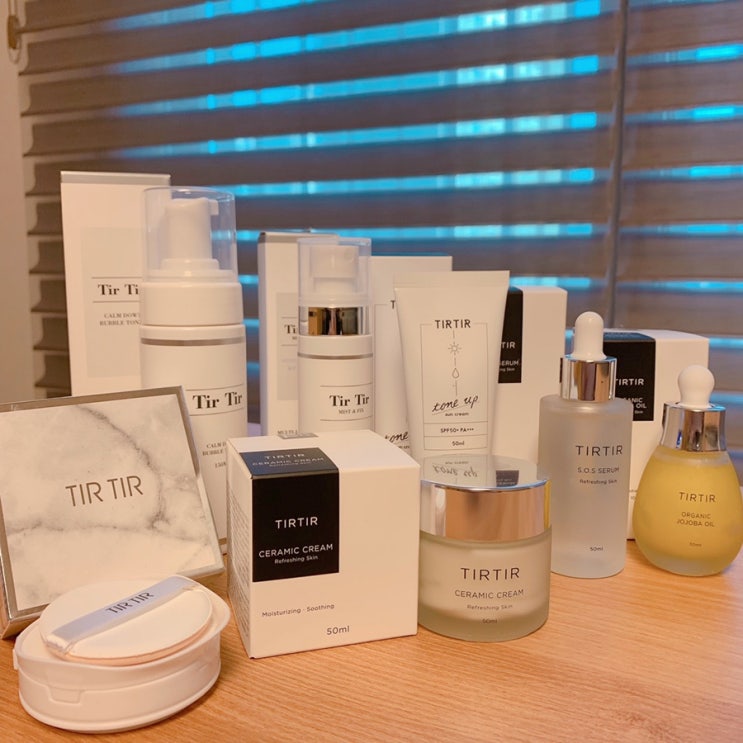  티르티르 ( TIRTIR ) / 촉촉하고 순한 물광화장품