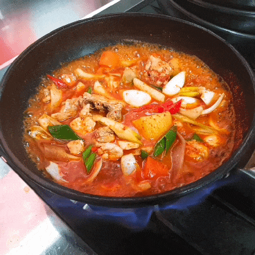  흥부찜닭의 양대산맥 간장 VS 고추장