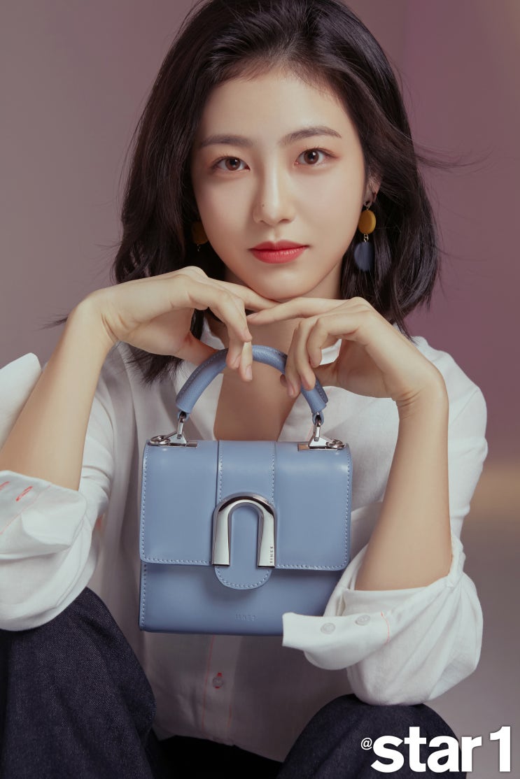  셀럽가방으로 유명한 신예은 가방은 19S/S 이네스 원더풀백 !