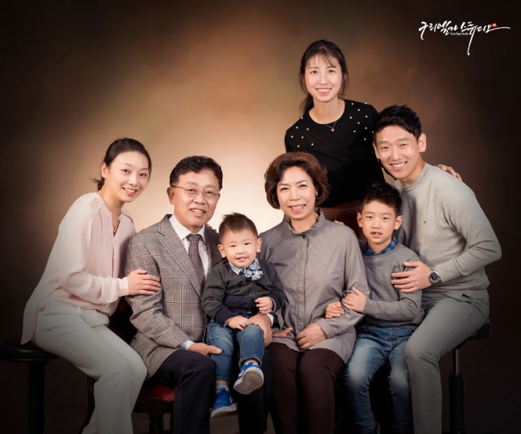 3대 가족사진으로 행복한 모습 남기기