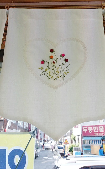 [양산백경커튼] 패넌트형 바란스 작은창에 설치하면 예쁨예쁨 커튼 시공 사진 195