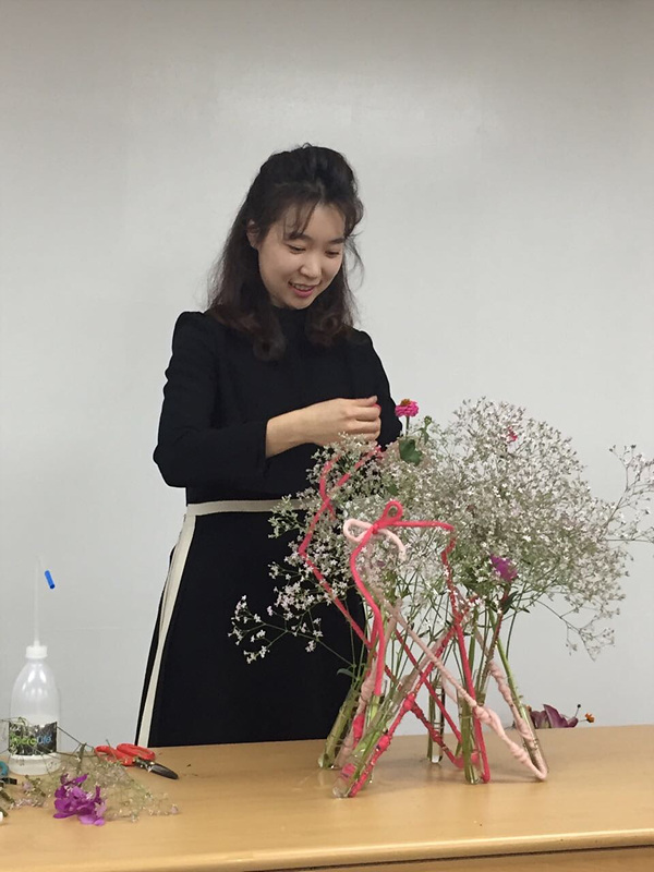  꽃꽂이강의 플로리스트 스타강사 홍채희