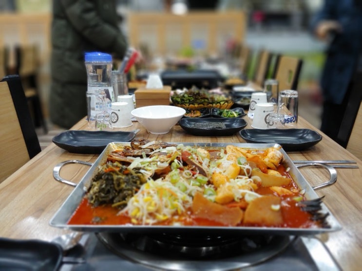  화도 마석 맛집 단체 모임 회식 및 식사하기 좋은 곳 음식 맛있는 더모임에서 시래기 코다리찜, 삼겹살 먹었습니다.