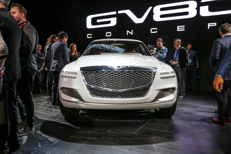  럭셔리 브랜드 제네시스 가문의 첫 SUV `GV80` 기대되는 이유