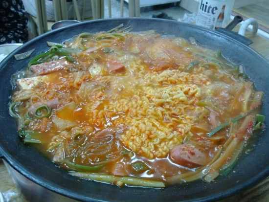 할머니의 손맛을 느꼈던 의정부 오뎅식당의 부대찌개