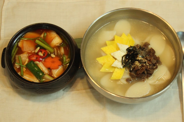 명절음식, 설날 떡국 끓이기