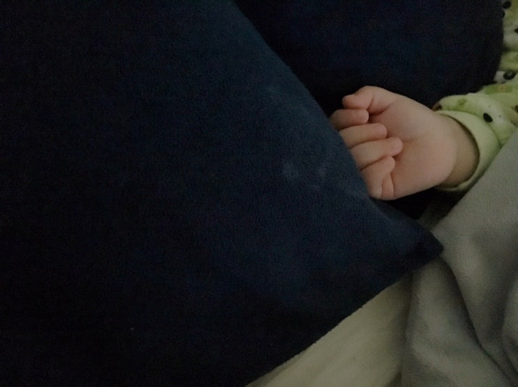  크는이야기_누워서 재우기