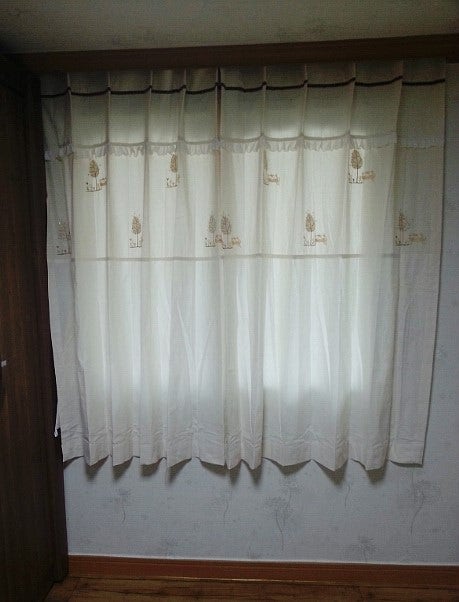 패치 자수가 들어간 광목커튼 커튼 시공 사진 364