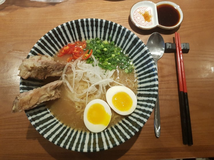  < 음식영화 : 우리가족_라멘샵 >탄탄면공방 쿠킹클래스에서 일본식 라멘과 싱가포르의 바쿠테를 결합한 라멘테를 만들어보았습니다.