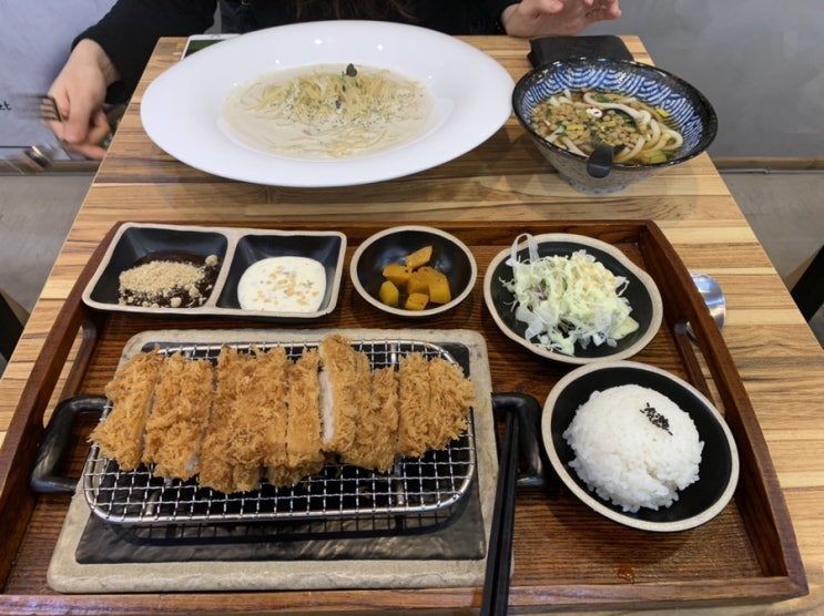  포항 이동 쑝쑝돈까스에서 데이트했어요:)