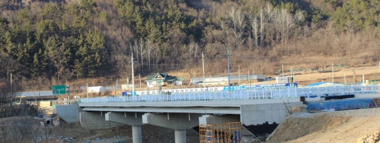  황간 월류교와 영동 기숙형중학교(새너울중학교) 공사 모습 / 황간에 새로 생긴 것들