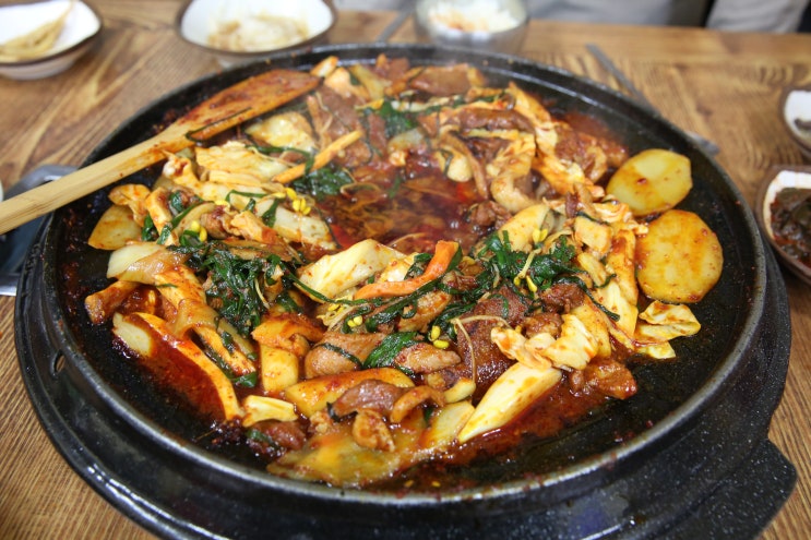  제주시에서 말고기육회가 먹고싶어 찾아간 제주도민맛집 정준오리 더덕청으로 맛을낸 오리주물럭 55,000원 예약하면 말고기육회 공짜 서비스