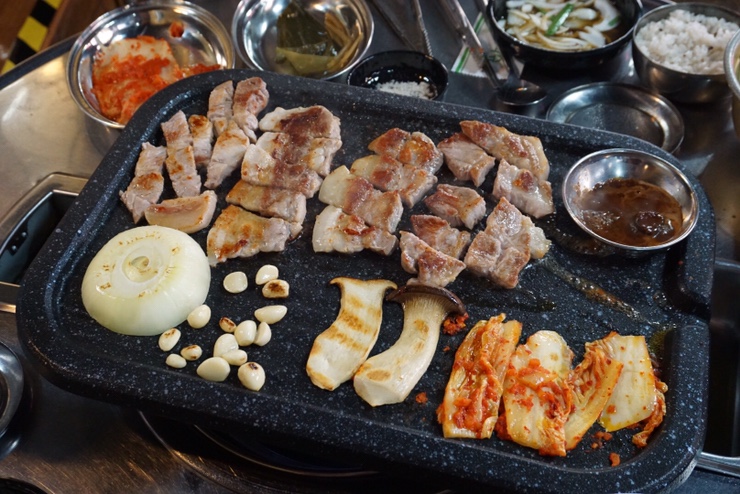  단대오거리 맛집, 엄청난고기집 맛있는 생삼겹살 한돈세트!