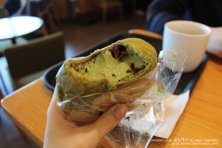  강릉빵다방 _ 원조 인절미빵, 녹차크림빵 