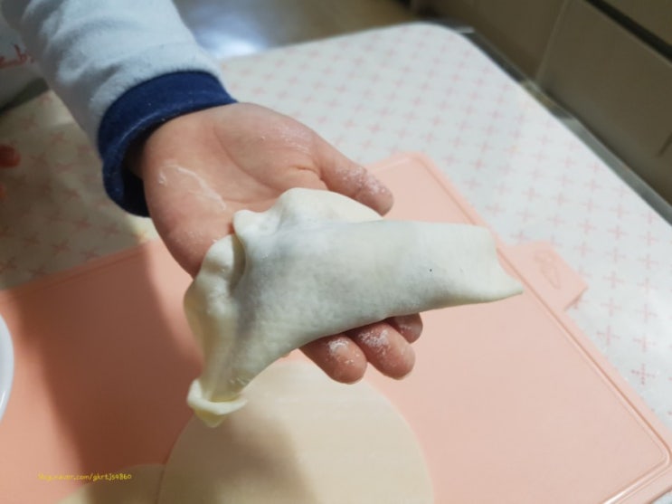  [1625일] 월요일 미술학원 / 오랜만에 김치만두만들기 / 손이 야무진 아들 / 만두예쁘다! / 저녁은 만두전골