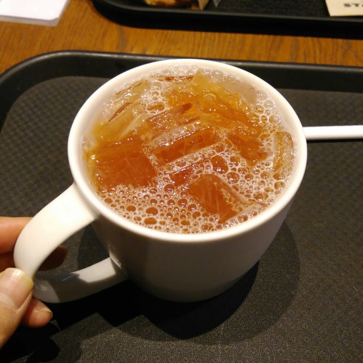  스타벅스 메뉴 자몽허니블랙티 이거 마셔요