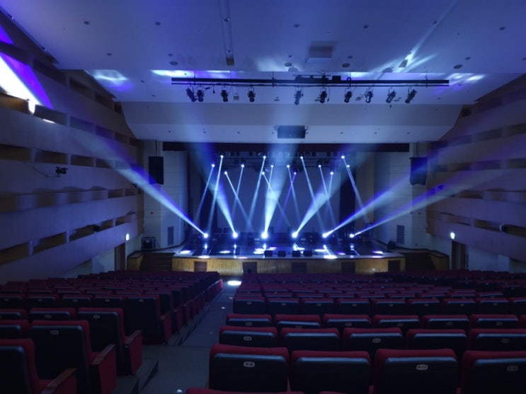  2018년12월17일~18일 전라북도 완주군 완주 문예회관 거미&군조 송년콘서트 무대설치/단상설치,무대 바닥 블랙(검은색) 데코타일 마감,악기단상 흑마마감,기존무대 데코타일 마감