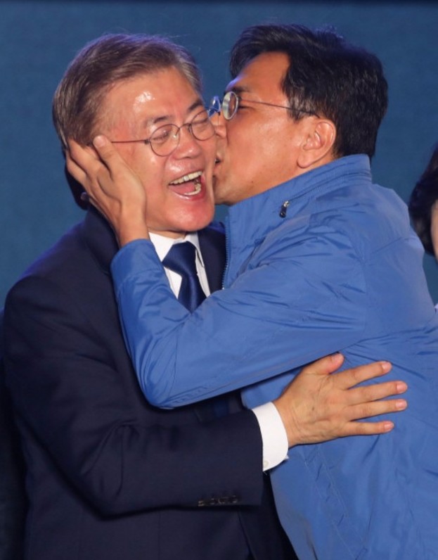 문재인과 안희정의 이런저런 모습을 보면서, 가까운 듯 먼 듯, 지금은 팽 상태/최석태/ 문재인과 안희정의 이런저런 모습을 보면서, 가까운 듯 먼 듯, 지금은 팽 상태/최석태/