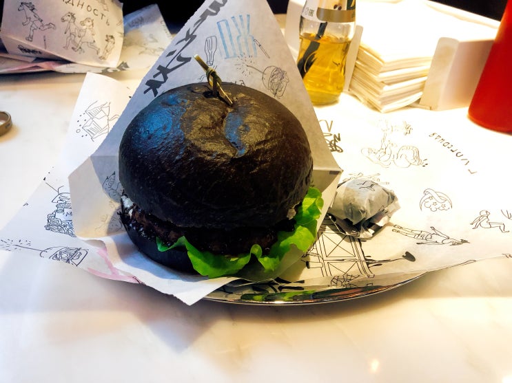 러시아 블라디보스톡 혁명광장 근처 맛집 탐욕버거 후기