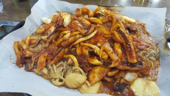종각역 청진식당의 불고기와 오징어 종각역 청진식당의 불고기와 오징어