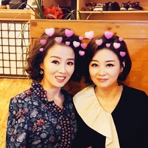  아역출신의 미녀쌍둥이연기자인 백현미,백현숙과미녀기자인 백현주씨는 친자매군요.