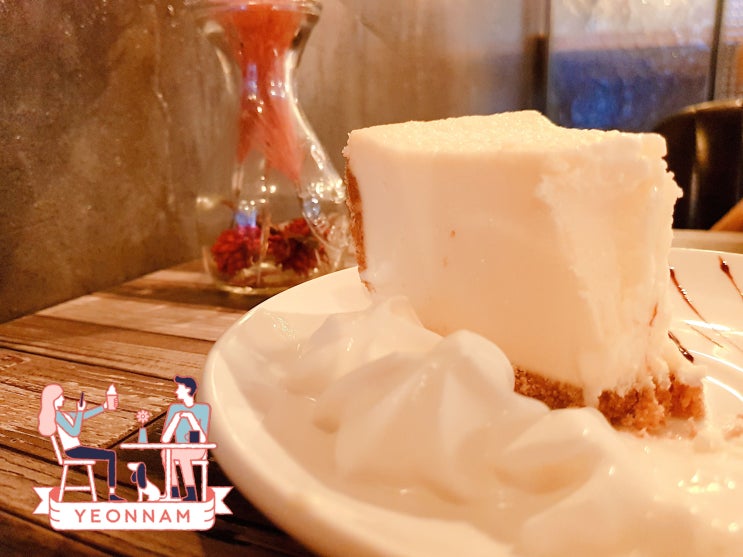  연남동 카페 이브릭커피(Ebrick coffee) : 아이스 치즈케이크 반드시 시키세요!