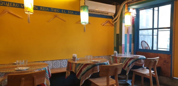  연남동 까를로스 식당과 cafe 코발트 무드