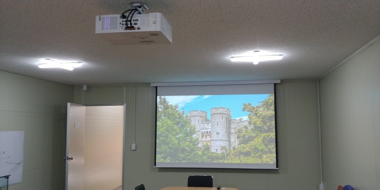  부안 빔프로젝터 히타치 CP - WU5500 설치 전주/익산/김제/고창 빔프로젝터 설치 - 빔플(Bemaple)전북지점