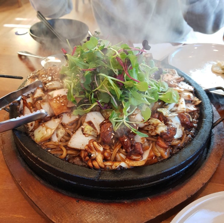  [퇴촌맛집 짜장면맛집] 뜨거운 돌판에서 지글지글 끓는 짜장면 / 퇴촌돌짜장