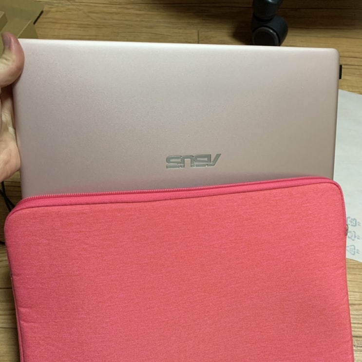  ASUS 젠북 UX331UAL-EG080T 로즈골드색상 (가성비 갑 노트북 : 가볍고 저렴하며 휴대성높은 노트북)