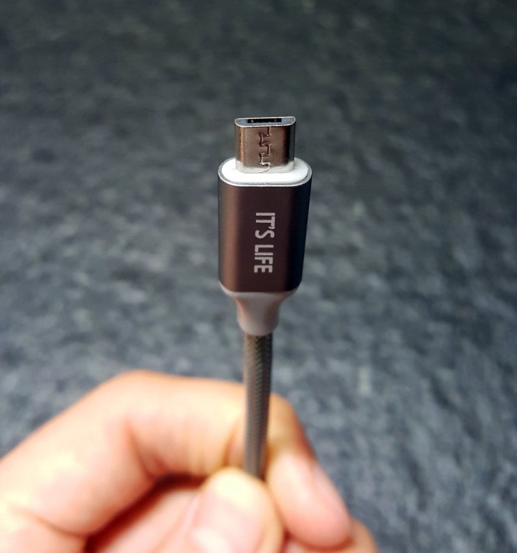  메탈 패브릭 마이크로 5핀 고속 충전 케이블 사용기